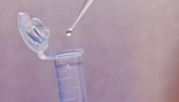 642px-Pipette_tip_over_tube_cropped